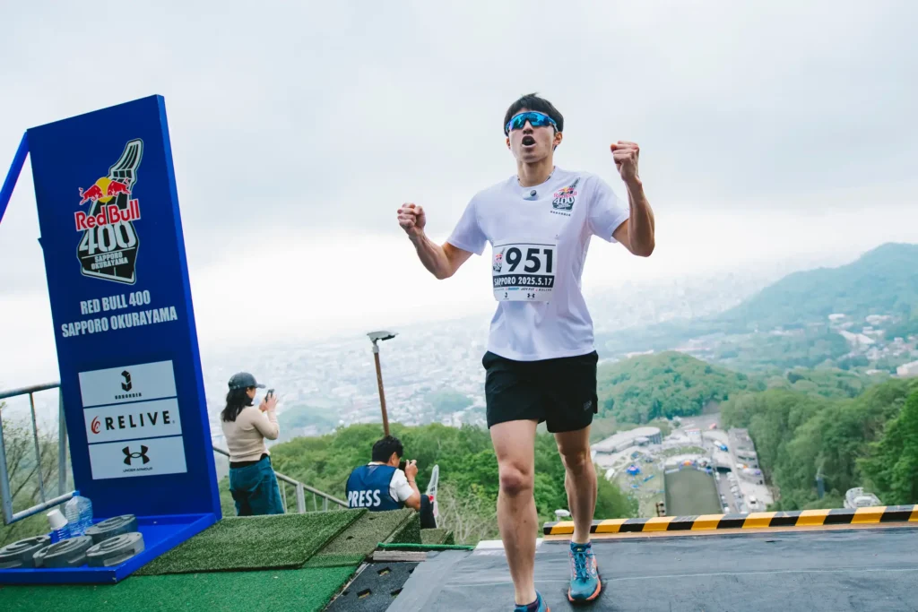 スキージャンプ台を駆け上がる 世界一過酷な400m走「Red Bull 400」、史上最大規模となる1,763名が参加