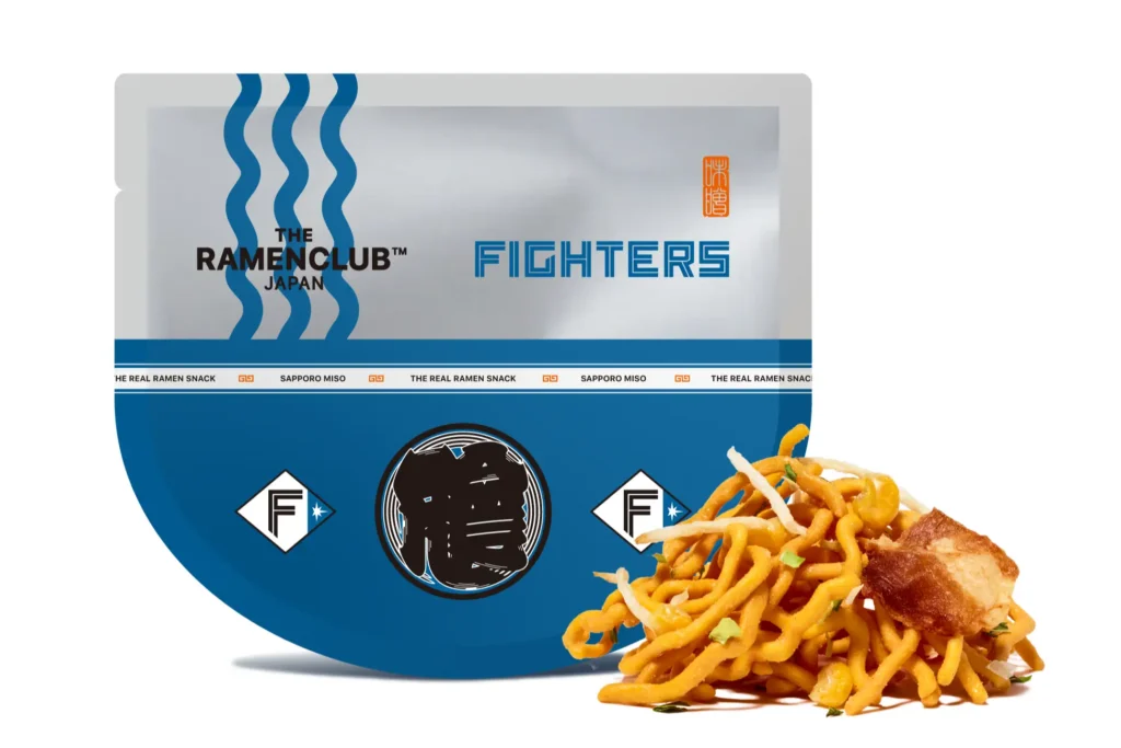 進化系ラーメンスナックより、北海道日本ハムファイターズ限定パッケージが新登場！ファイターズの勝利を願い、食べて応援‼「ファイターズ ラーメンスナック(札幌味噌味)」
