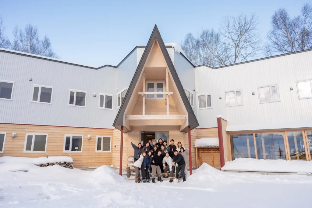 オフィスを離れ、雪の北海道へ | Compath、博報堂港部の越境型チームビルディング研修を実施